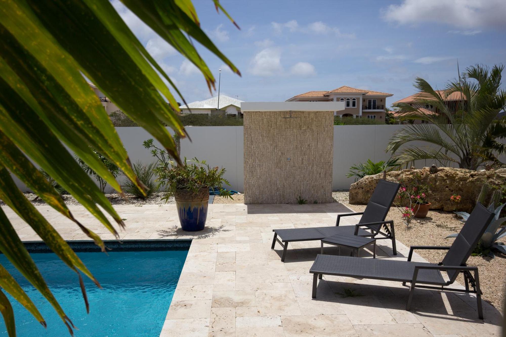 Goudhaen Luxury Private Apartments Jan Thiel Beach Екстериор снимка