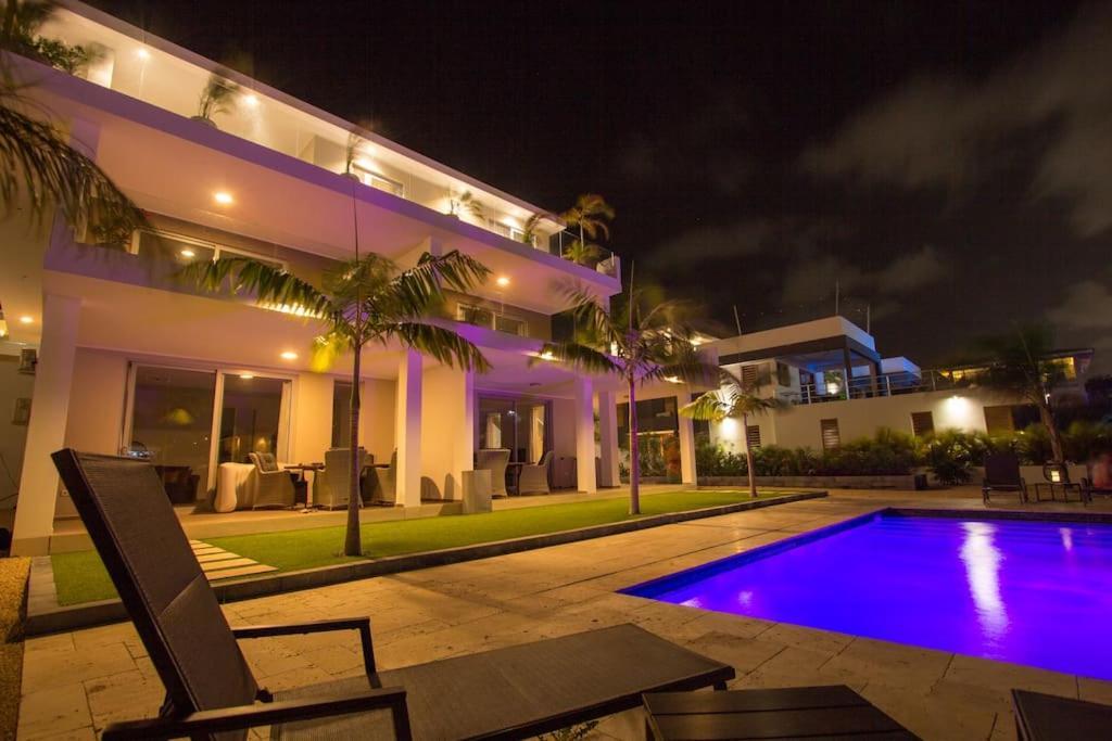 Goudhaen Luxury Private Apartments Jan Thiel Beach Екстериор снимка
