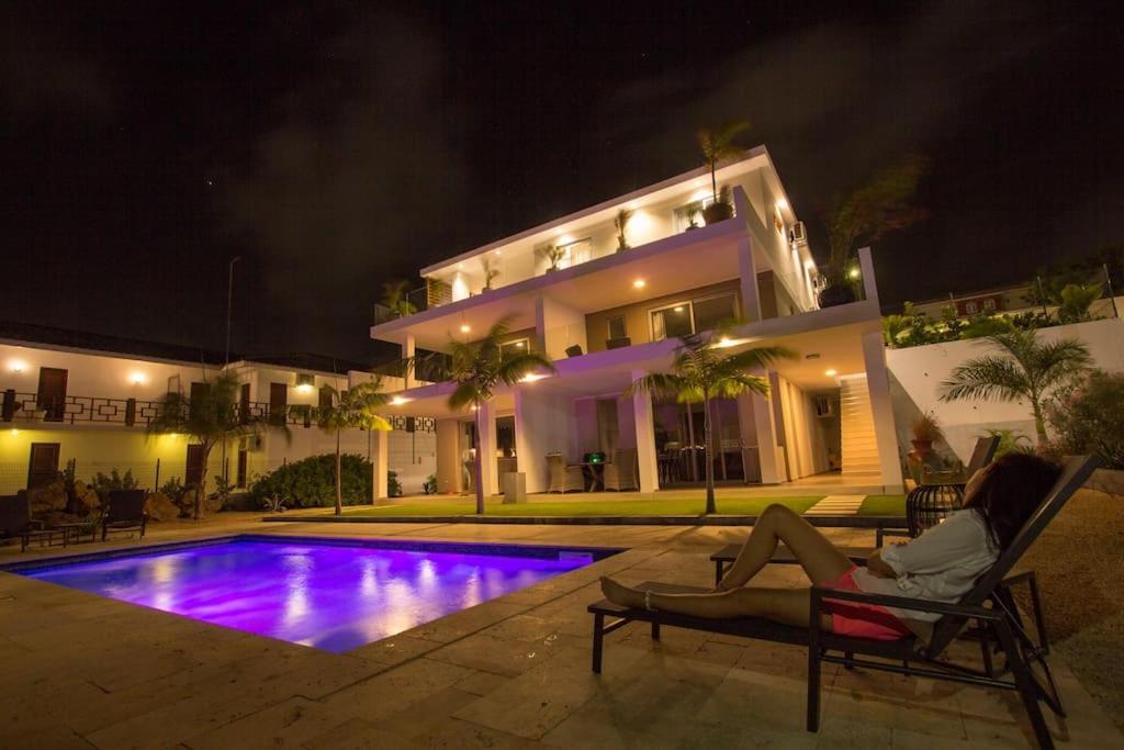 Goudhaen Luxury Private Apartments Jan Thiel Beach Екстериор снимка