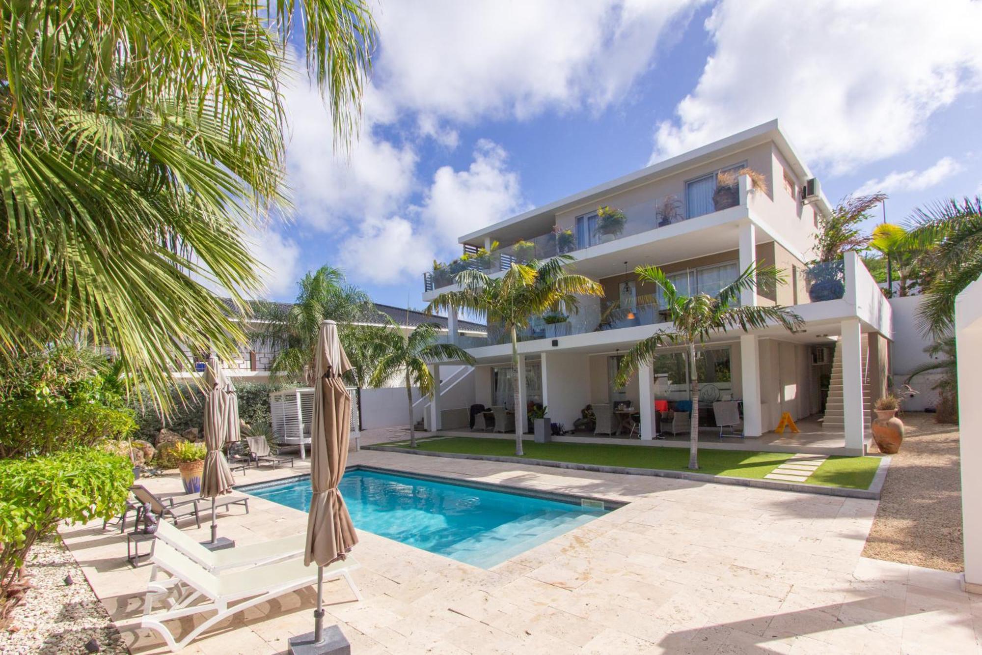 Goudhaen Luxury Private Apartments Jan Thiel Beach Екстериор снимка