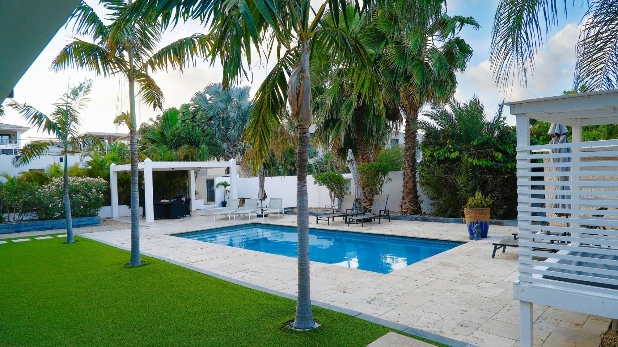 Goudhaen Luxury Private Apartments Jan Thiel Beach Екстериор снимка